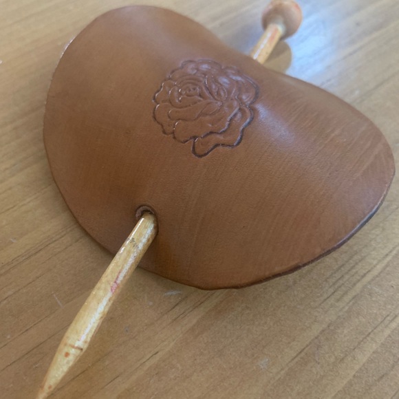 Boho Circle Hand Tooled Leather Floral Hair Slide Barrette/ unique Wood-stick - Picture 3 of 6